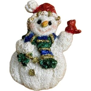 Charming Snowman Brooch with Festive Accents‎